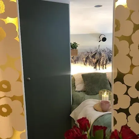 Santa Village Northern Lights Box Kemping *